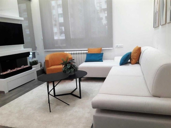 Дава се под наем Двустаен апартамент в Бургас, Възраждане - 60 кв.м за 204 € - Снимка #1