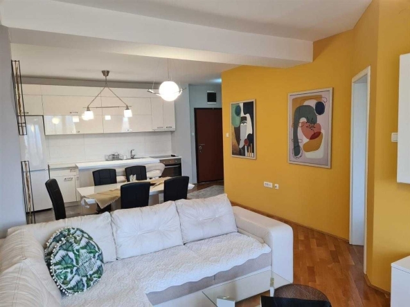 Дава се под наем Двустаен апартамент в Бургас, Братя Миладинови - 58 кв.м за 219.3 € - Снимка #1