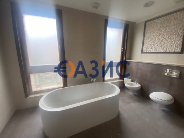 Четиристаен апартамент в к.к. Слънчев бряг - 280 кв.м за 674 €/кв.м - Снимка #1