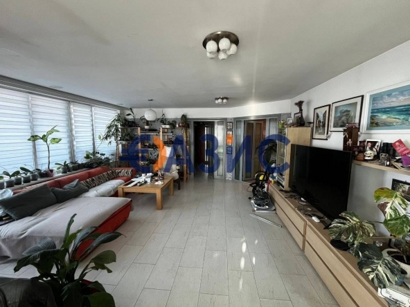 Тристаен апартамент в Несебър - 160 кв.м за 398 €/кв.м - Снимка #1