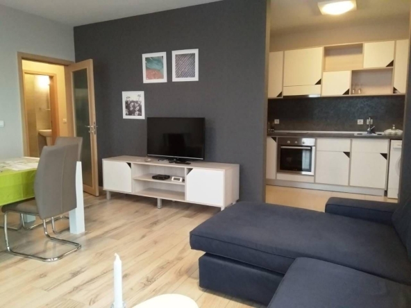 Дава се под наем Тристаен апартамент в Пловдив, Кършияка - 120 кв.м за 663 € - Снимка #1