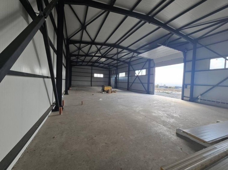 Дава се под наем Хотел в Бургас, Меден рудник - зона Г - 180 кв.м за 747.66 € - Снимка #1