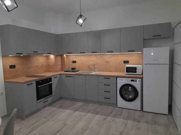 Дава се под наем Двустаен апартамент в Пловдив, Тракия - 78 кв.м за 348.84 € - Снимка #1