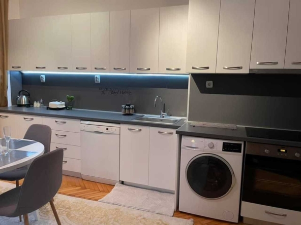 Дава се под наем Тристаен апартамент в Пловдив, Мараша - 120 кв.м за 448.8 € - Снимка #1