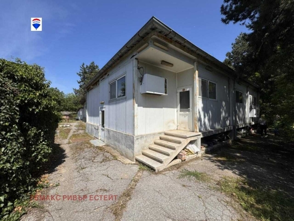 Дава се под наем Промишлена сграда в Русе, Промишлена зона - Запад - 970 кв.м за 1196.97 € - Снимка #1