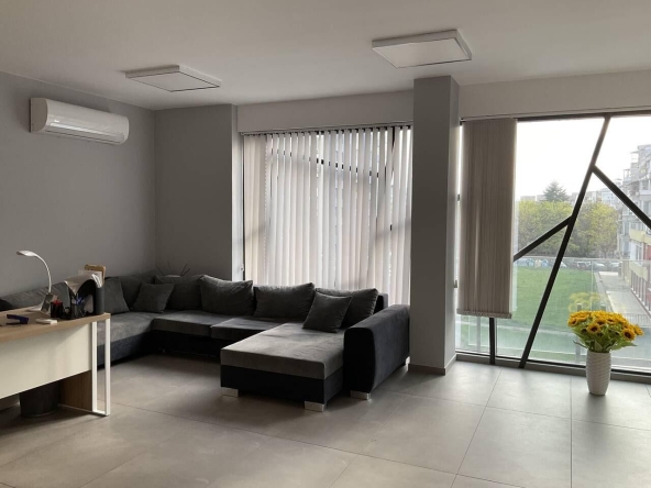 Дава се под наем Офис в Бургас, Славейков - 67 кв.м за 772.65 € - Снимка #1