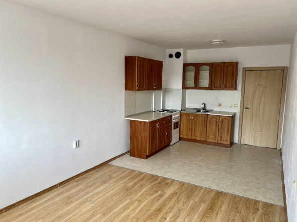 Дава се под наем Тристаен апартамент в Бургас, Лазур - 110 кв.м за 418.71 € - Снимка #1