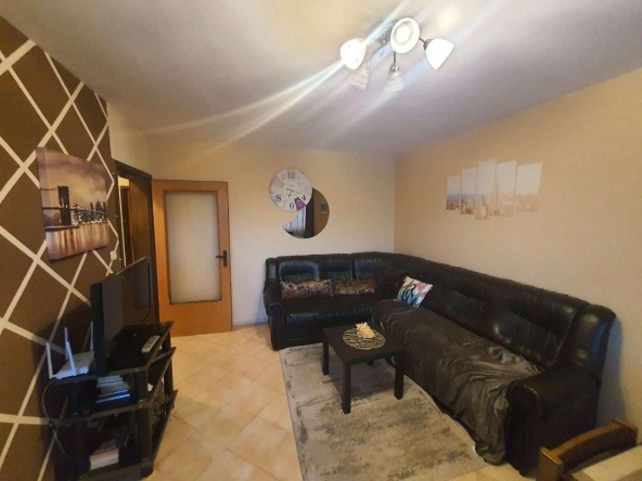 Дава се под наем Двустаен апартамент в Варна, Нептун - 45 кв.м за 448.8 € - Снимка #1