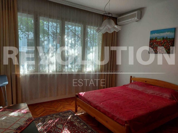 Дава се под наем Четиристаен апартамент в Варна, Център - 130 кв.м за 612 € - Снимка #1