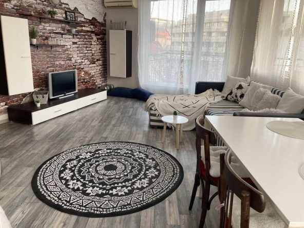 Дава се под наем Тристаен апартамент в Бургас, Сарафово - 100 кв.м за 618.12 € - Снимка #1