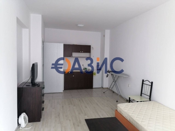 Двустаен апартамент в Поморие - 5862 кв.м за 7 €/кв.м - Снимка #1