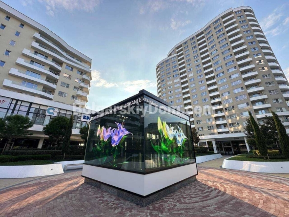Двустаен апартамент в Бургас, Славейков - 76 кв.м за 987 €/кв.м - Снимка #1