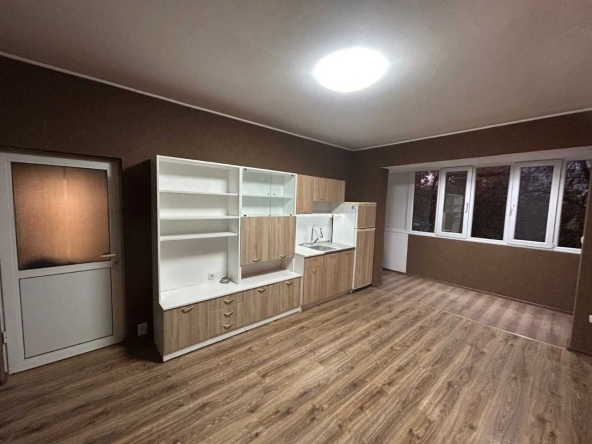 Тристаен апартамент в Пазарджик, Запад - 74 кв.м за 586 €/кв.м - Снимка #1