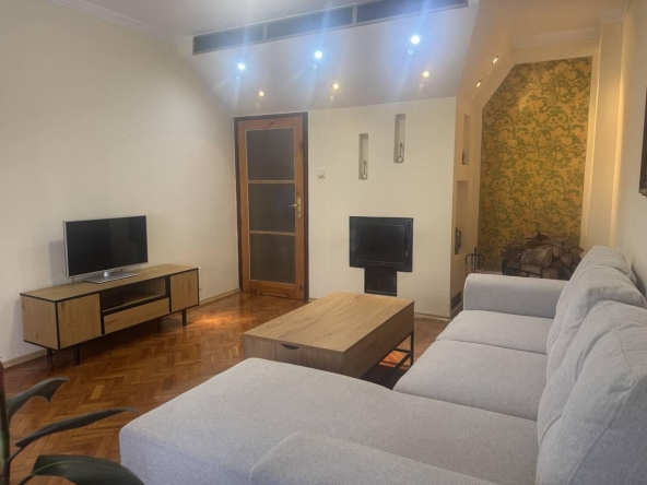 Дава се под наем Тристаен апартамент в Бургас, Възраждане - 109 кв.м за 687.99 € - Снимка #1