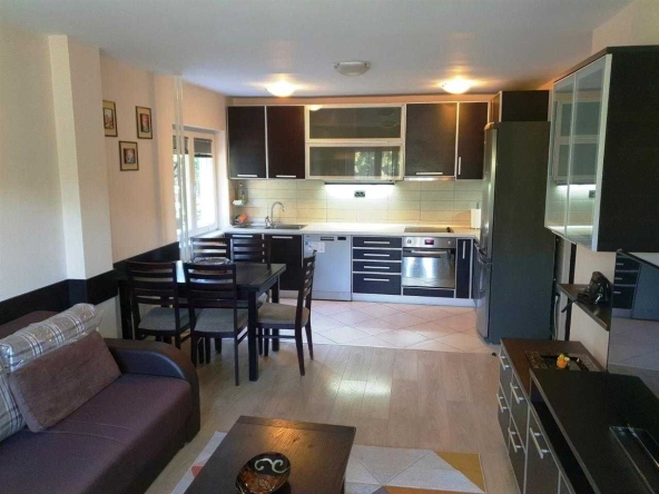 Дава се под наем Двустаен апартамент в Бургас, Изгрев - 63 кв.м за 255 € - Снимка #1