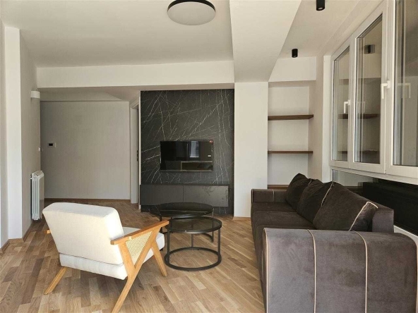 Дава се под наем Двустаен апартамент в Бургас, Славейков - 64 кв.м за 255 € - Снимка #1