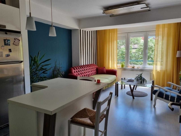 Дава се под наем Двустаен апартамент в Бургас, Славейков - 63 кв.м за 255 € - Снимка #1