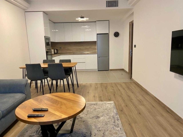 Дава се под наем Двустаен апартамент в Бургас, Център - 65 кв.м за 280.5 € - Снимка #1