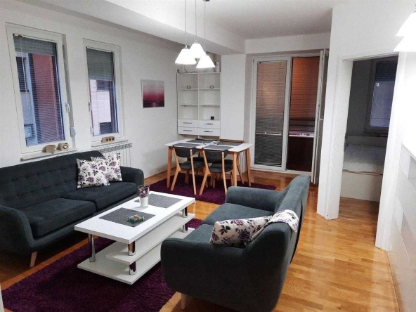 Дава се под наем Тристаен апартамент в Бургас, Лазур - 86 кв.м за 306 € - Снимка #1