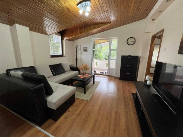 Дава се под наем Тристаен апартамент в Бургас, Възраждане - 95 кв.м за 255 € - Снимка #1