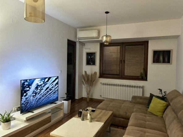 Дава се под наем Двустаен апартамент в Бургас, Братя Миладинови - 57 кв.м за 280.5 € - Снимка #1