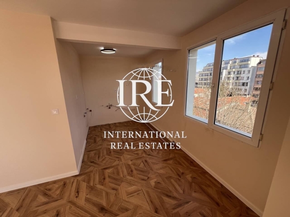 Двустаен апартамент в Варна, Колхозен пазар - 64 кв.м за 1019 €/кв.м - Снимка #1