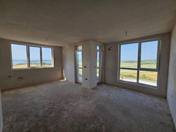 Тристаен апартамент в Бургас, Меден рудник - зона В - 97 кв.м за 681 €/кв.м - Снимка #1