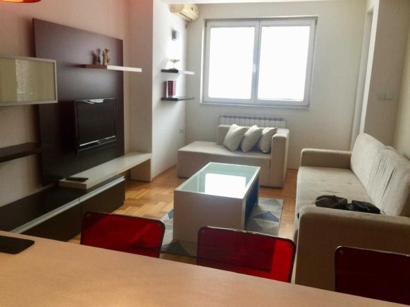 Дава се под наем Тристаен апартамент в Бургас, Лазур - 70 кв.м за 280.5 € - Снимка #1