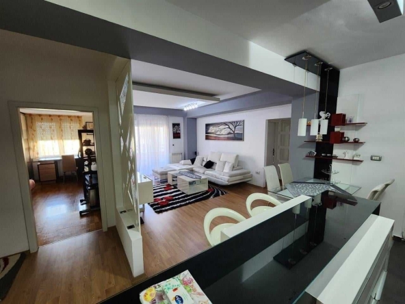 Дава се под наем Тристаен апартамент в София, Зона Б-18 - 100 кв.м за 714 € - Снимка #1
