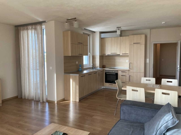 Дава се под наем Тристаен апартамент в София, Обеля 2 - 110 кв.м за 747.66 € - Снимка #1