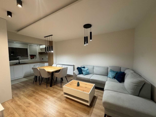 Дава се под наем Тристаен апартамент в София, Обеля 2 - 70 кв.м за 648.21 € - Снимка #1