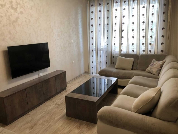 Дава се под наем Тристаен апартамент в Пловдив, Каменица 1 - 104 кв.м за 598.23 € - Снимка #1
