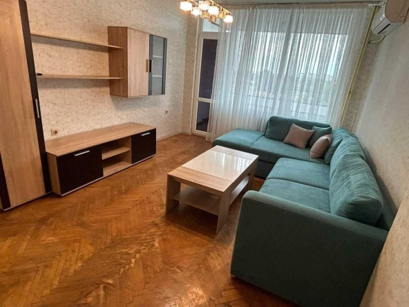 Дава се под наем Тристаен апартамент в Пловдив, Център - 100 кв.м за 468.69 € - Снимка #1