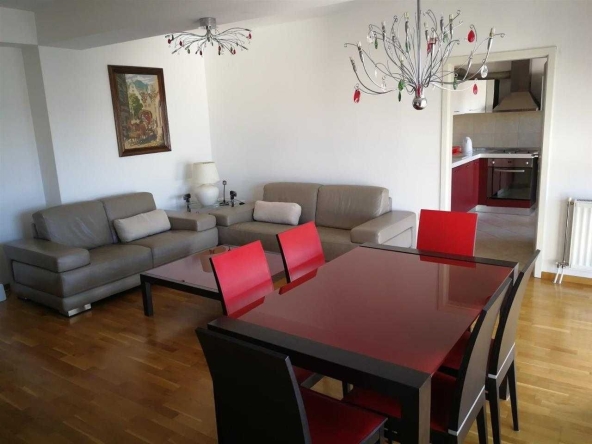 Дава се под наем Тристаен апартамент в Бургас, Възраждане - 80 кв.м за 306 € - Снимка #1