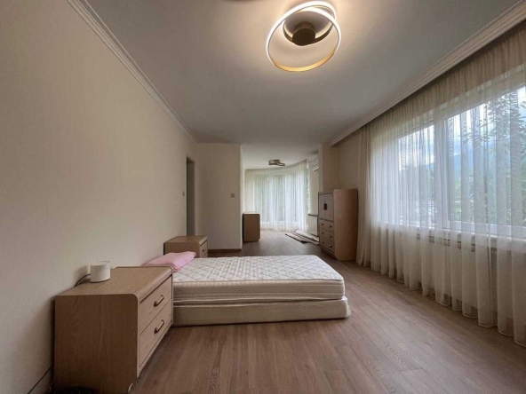 Дава се под наем Къща в София, Хиподрума - 300 кв.м за 3341.52 € - Снимка #1