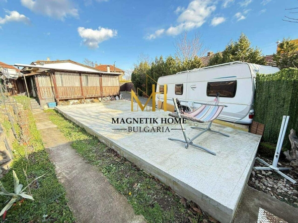 Дава се под наем Етаж от къща в Бургас, Ветрен - 101 кв.м за 648.21 € - Снимка #1