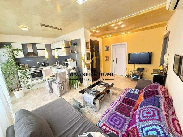 Дава се под наем Двустаен апартамент в Бургас, Център - 80 кв.м за 548.25 € - Снимка #1