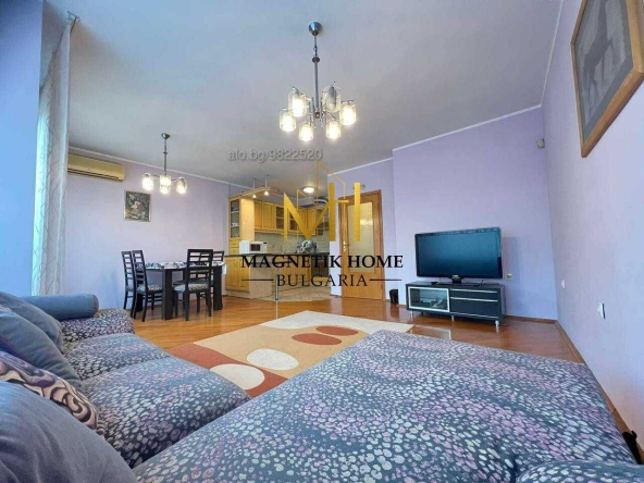 Дава се под наем Тристаен апартамент в Бургас, Център - 92 кв.м за 612 € - Снимка #1