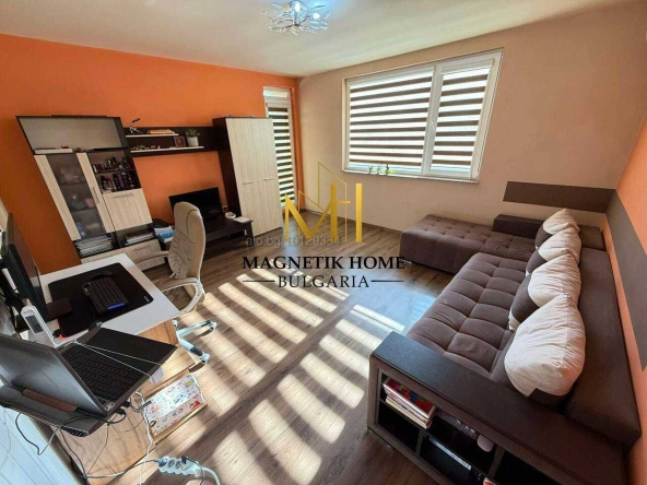 Дава се под наем Тристаен апартамент в Бургас, Славейков - 80 кв.м за 550.8 € - Снимка #1