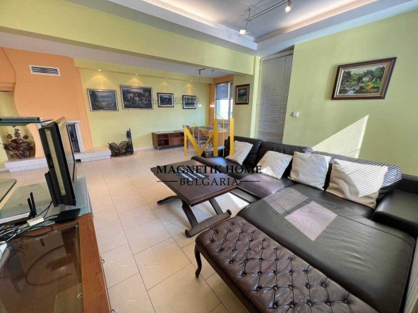 Дава се под наем Тристаен апартамент в Бургас, Лазур - 130 кв.м за 698.19 € - Снимка #1