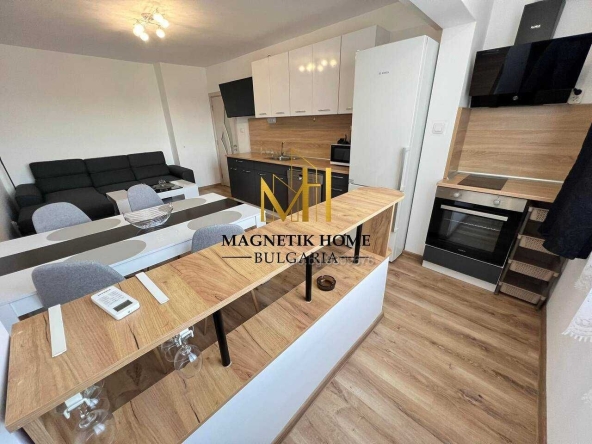 Дава се под наем Тристаен апартамент в Бургас, Изгрев - 72 кв.м за 637.5 € - Снимка #1