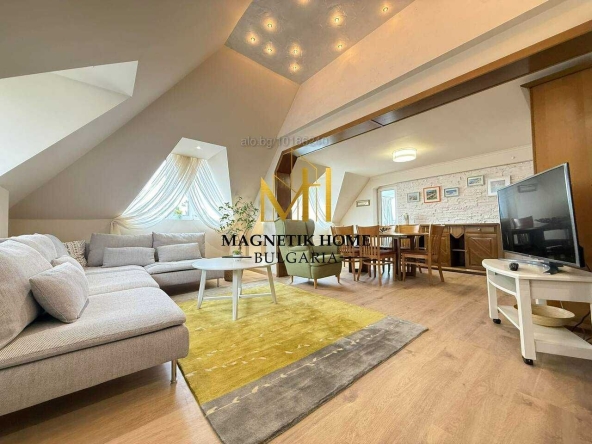 Дава се под наем Тристаен апартамент в Бургас, Център - 101 кв.м за 688.5 € - Снимка #1