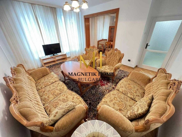 Дава се под наем Тристаен апартамент в Бургас, Център - 102 кв.м за 484.5 € - Снимка #1