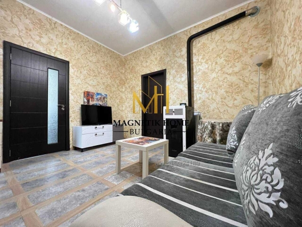 Дава се под наем Тристаен апартамент в Бургас, Център - 80 кв.м за 459 € - Снимка #1
