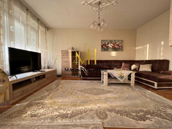 Дава се под наем Тристаен апартамент в Бургас, Център - 96 кв.м за 398.82 € - Снимка #1
