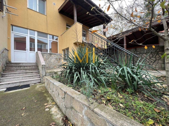 Дава се под наем Тристаен апартамент в Бургас, Сарафово - 87 кв.м за 408 € - Снимка #1