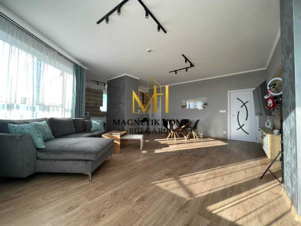 Дава се под наем Тристаен апартамент в Бургас, Славейков - 120 кв.м за 1326 € - Снимка #1