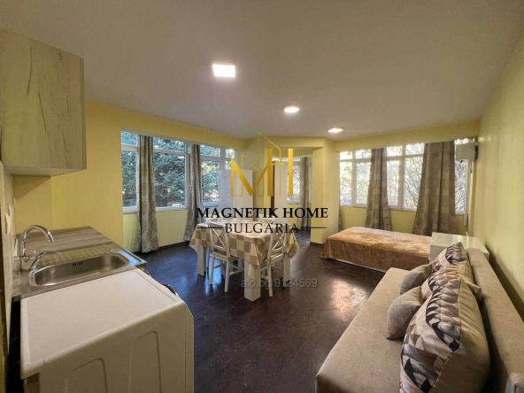 Дава се под наем Едностаен апартамент в Бургас, Център - 42 кв.м за 306 € - Снимка #1