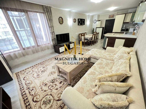 Дава се под наем Двустаен апартамент в Бургас, Център - 80 кв.м за 561 € - Снимка #1