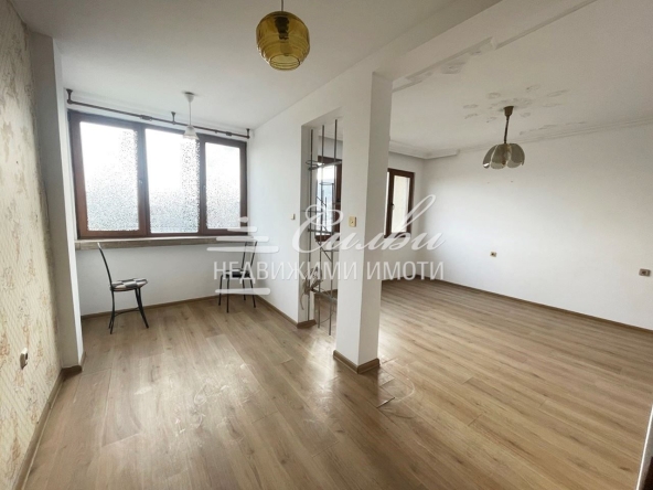 Двустаен апартамент в Шумен, Пазара - 63 кв.м за 891 €/кв.м - Снимка #1